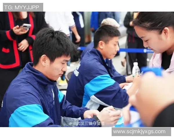 武汉足球队现状揭秘:从训练到比赛的全景观察与分析 武汉足球队现状揭秘:从训练到比赛的全景观察与分析